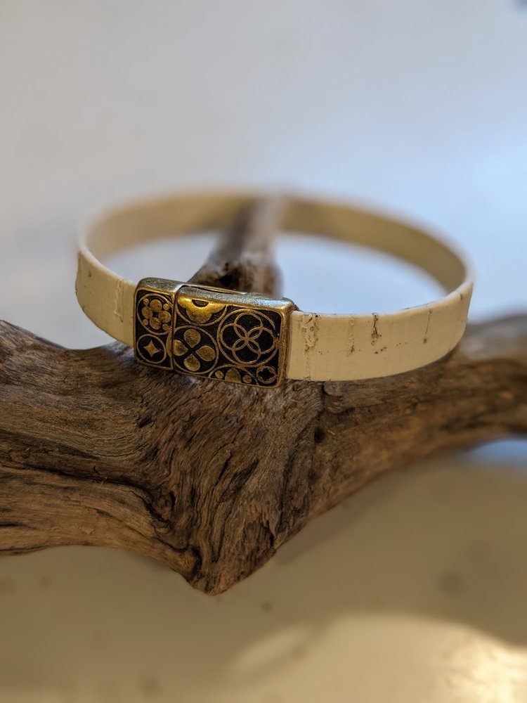 Cream Bracelet with Antique Gold Clasp