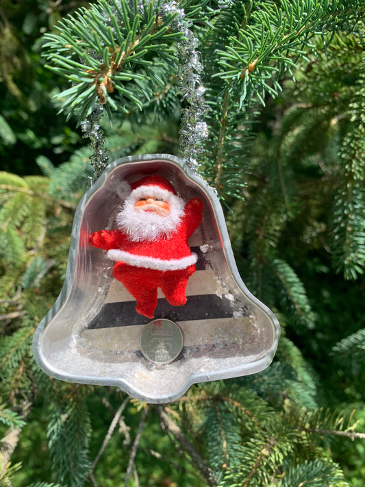 Santa's Keepsake Chime vintage bell jello mold